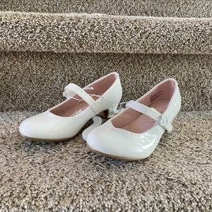 Falls creek girls dress shoe w/heart buckle